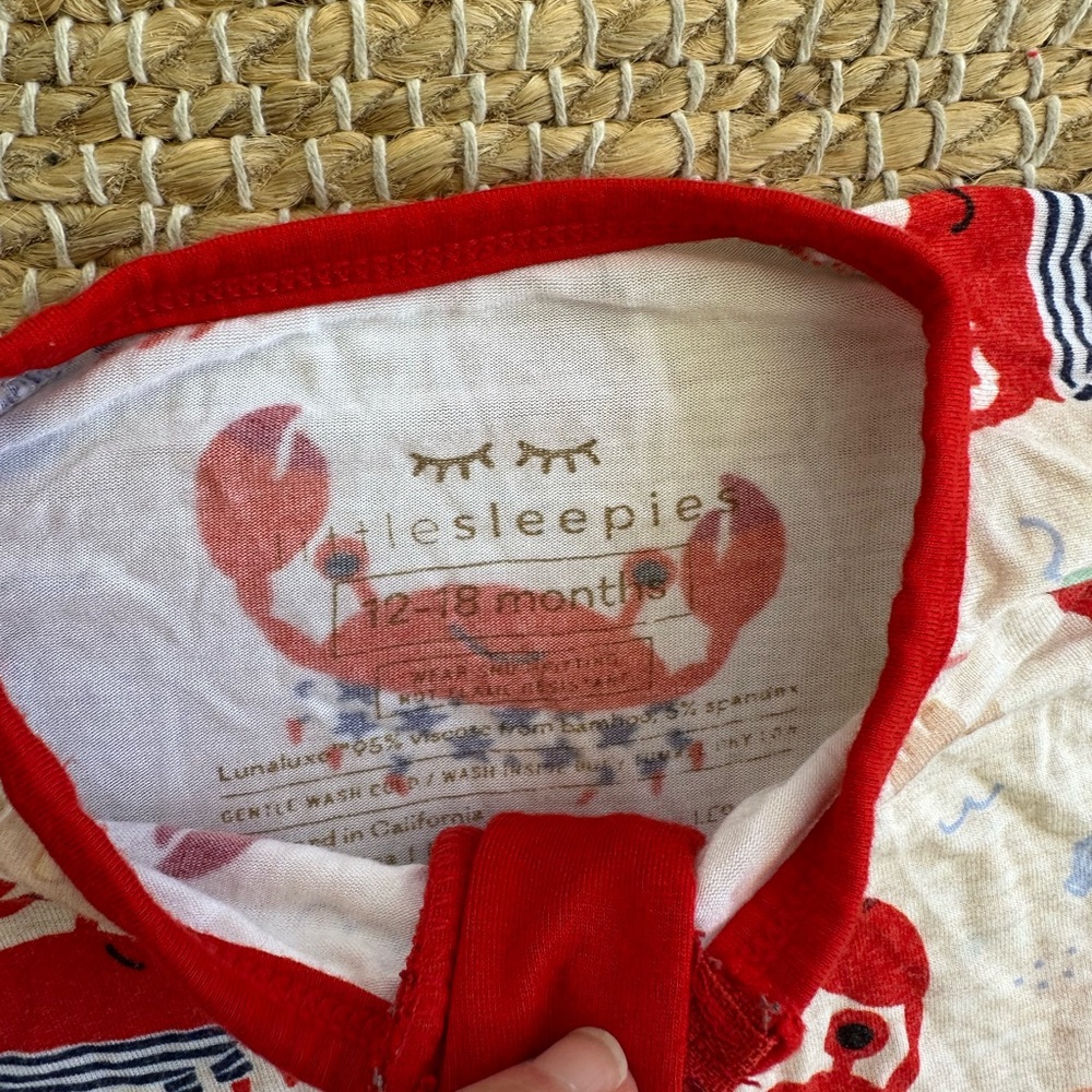 Little Sleepies beach themed crabs and sandcastles zip up pajamas size 12-18 m - Picture 3 of 4